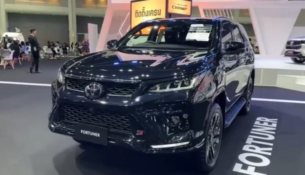 Toyota fortuner black